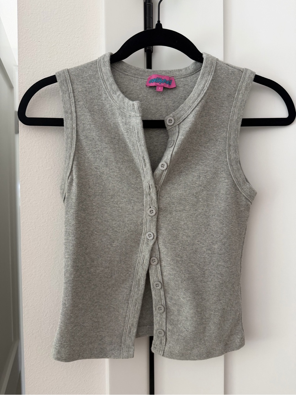 Edikted Gray Ribbed Button-Front Sleeveless Tank